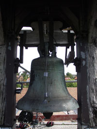 Historische Glocke mit ungünstiger Jochkonstruktion